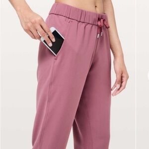 Lululemon🌟 On The Fly Jogger🌟 Misty Merlot Pink  🌟 Best Travel Pants 🌟 Sz 10